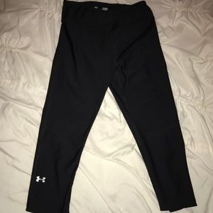 Under Armor Compression Cropped leggings!